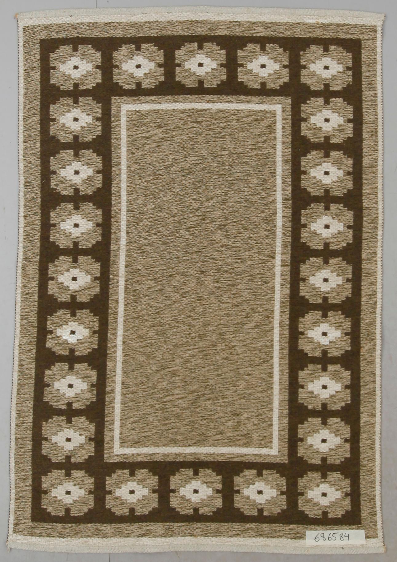 MATTA, dubbelvävd. Ca 198 x 133 cm.