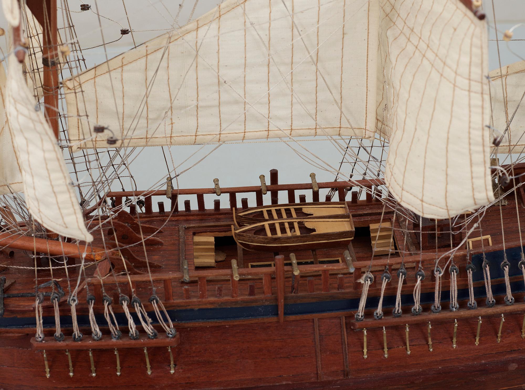 FARTYGSMODELL, trä och textil, 1900-talets mitt.