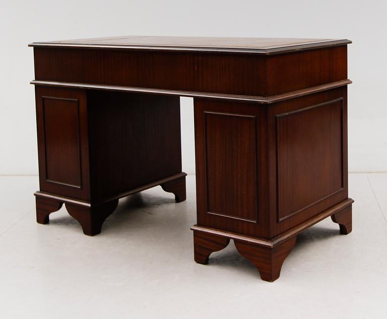 HURTSSKRIVBORD, England, 1900-talets andra hälft.