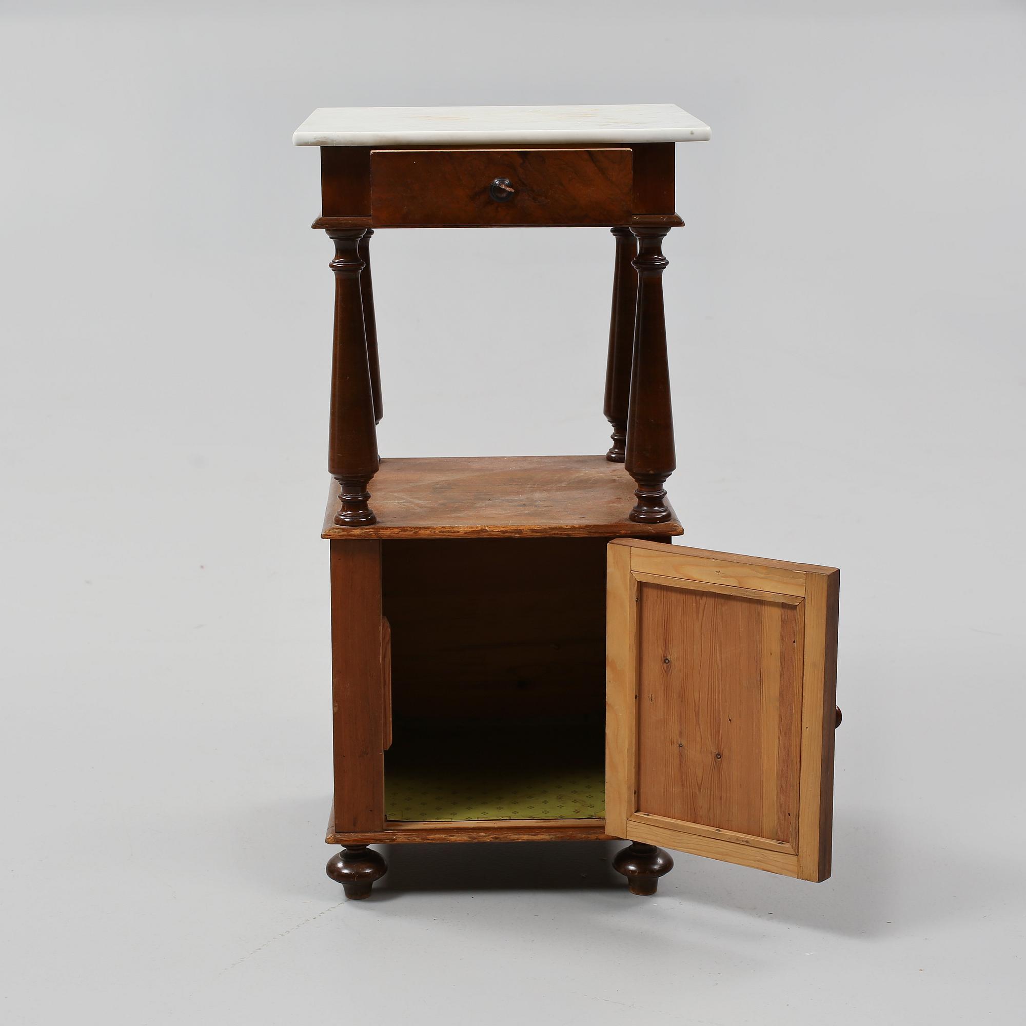 SÄNGBORD, omkring sekelskiftet 1900.