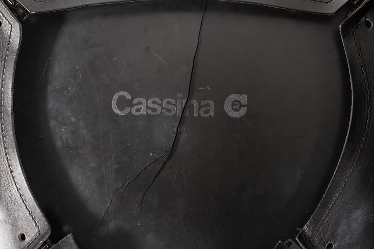 KARMSTOLAR, ett par, "CAB", Mario Bellini, Cassina, märkta.
