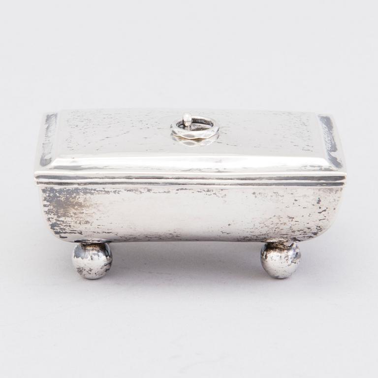 SKRIN och BÄGARE, silver, Carl Lagström Åbo 1860 och Wilhelm Porthan, Viborg 1888.