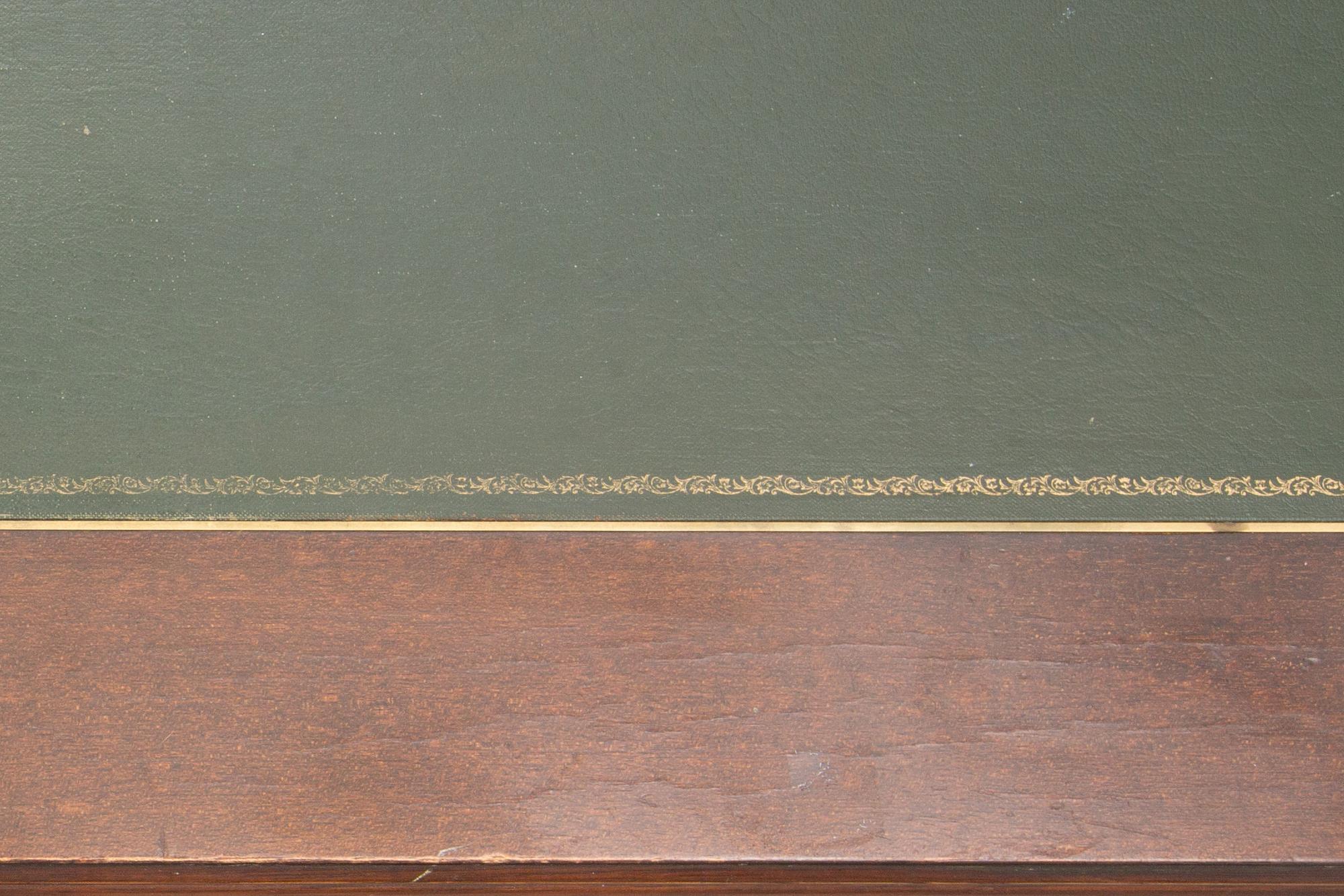 SKRIVBORD, gustaviansk stil, 1900-talets andra hälft.