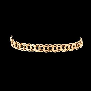 An 18K gold Bismarck link bracelet.