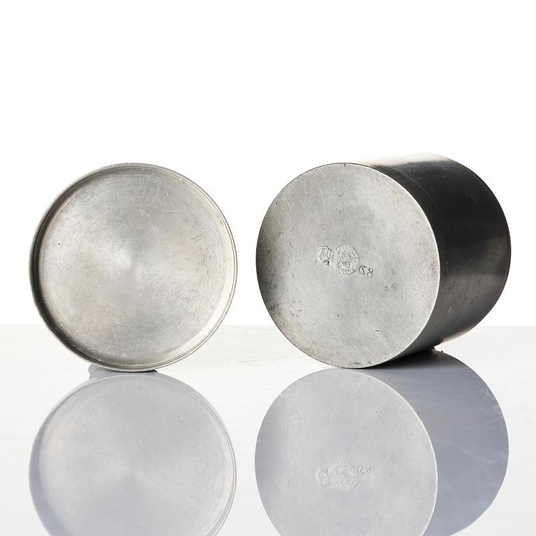 Firma Svenskt Tenn, a lidded pewter box model "A 742", Stockholm, 1929.