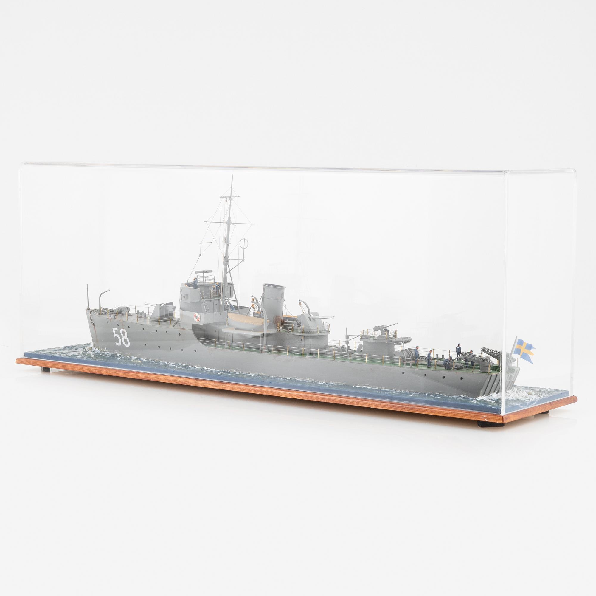 A wooden scalemodel of the Swedish minesweeper 'HMS Ulvön', built by Ingvar Lyckhammar.