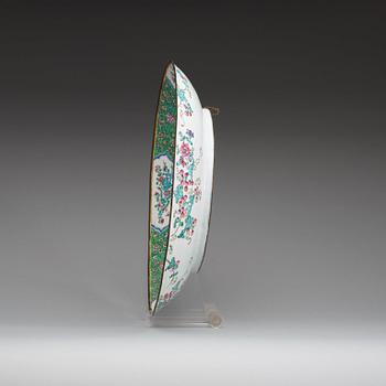 A large enamel on copper dish, late Qing dynasty (1644-1912).