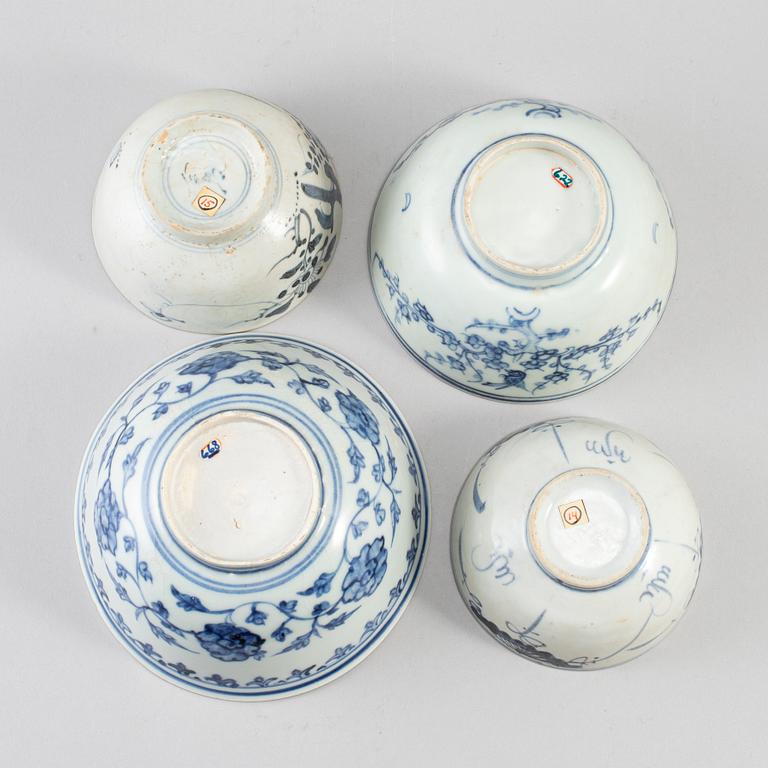 Four blue and white ceramic bowls, Qing dynasty, 19th century.