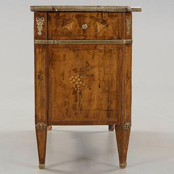 BYRÅ, Carl Lindborgs art (mästare i Stockholm 1781-1808), gustaviansk, 1700-talets slut.