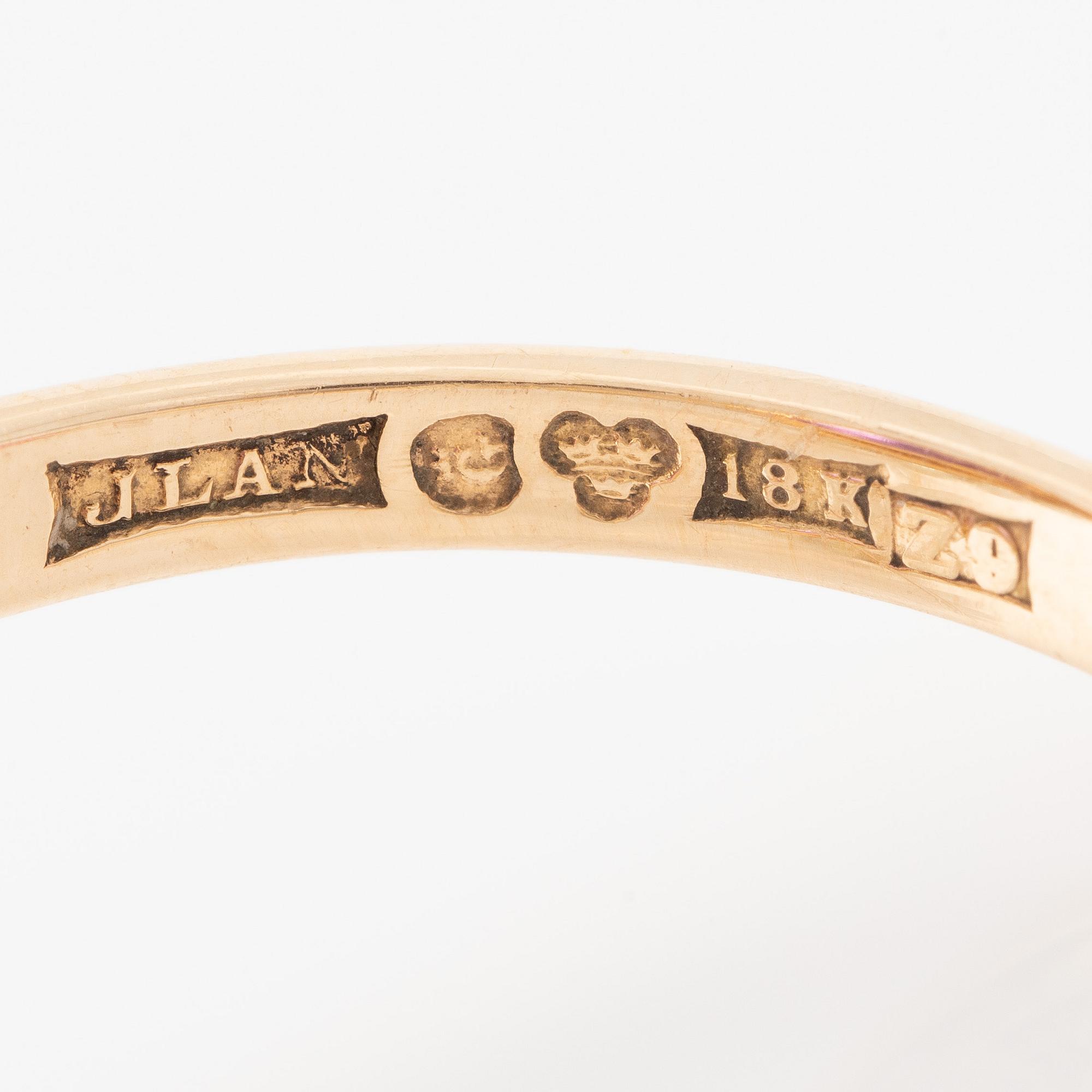 Ring, Evert Lindberg, 18K guld med en stor fasettslipad ametist och odlade pärlor.