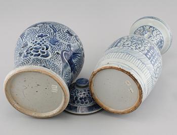 Two chinese porcelain vases from Qing Dynasty, made in the 19th century.