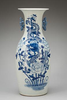 PRAKTURNA, porslin, sen Qing. Kina, sekelskiftet 1900.