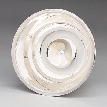 Pekka Piekäinen, A silver punch bowl with ladle and six beakers, marked PP, Auran Kultaseppä, Turku 1975-76.