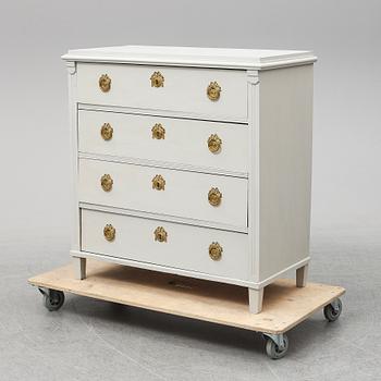 A first half of the 20th Century chest of drawers.