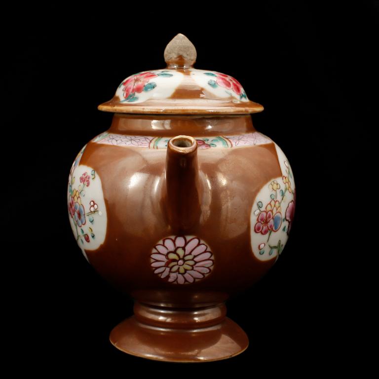 TEKANNA med LOCK, kompaniporslin. Qing dynastin, Qianlong (1736-95).