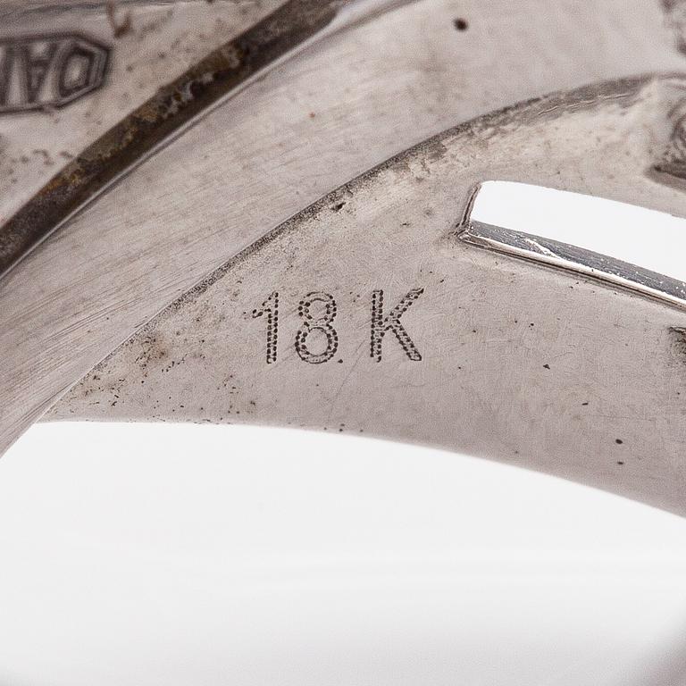 An 18K white gold ring with diamonds ca. 1.66 ct in total.