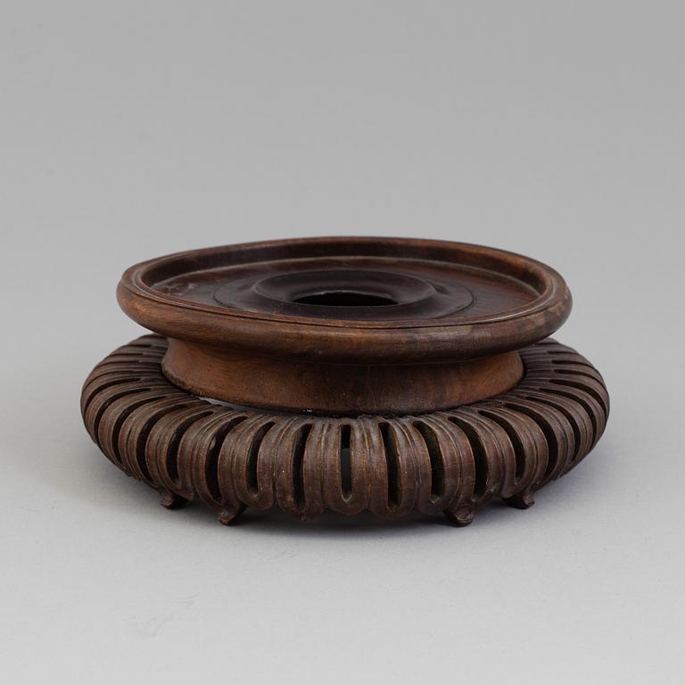 A korean 19th century porcelain bottle vase.