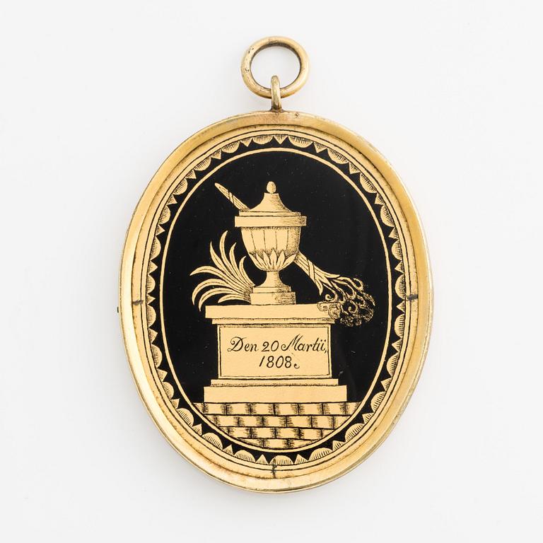 Pendant/memorial medallion with silhouette.