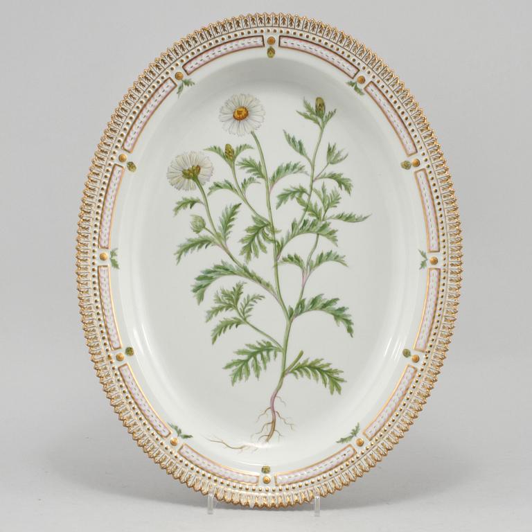 STEKFAT, porslin, "Flora Danica", Royal Copenhagen, Danmark, 1900-tal.