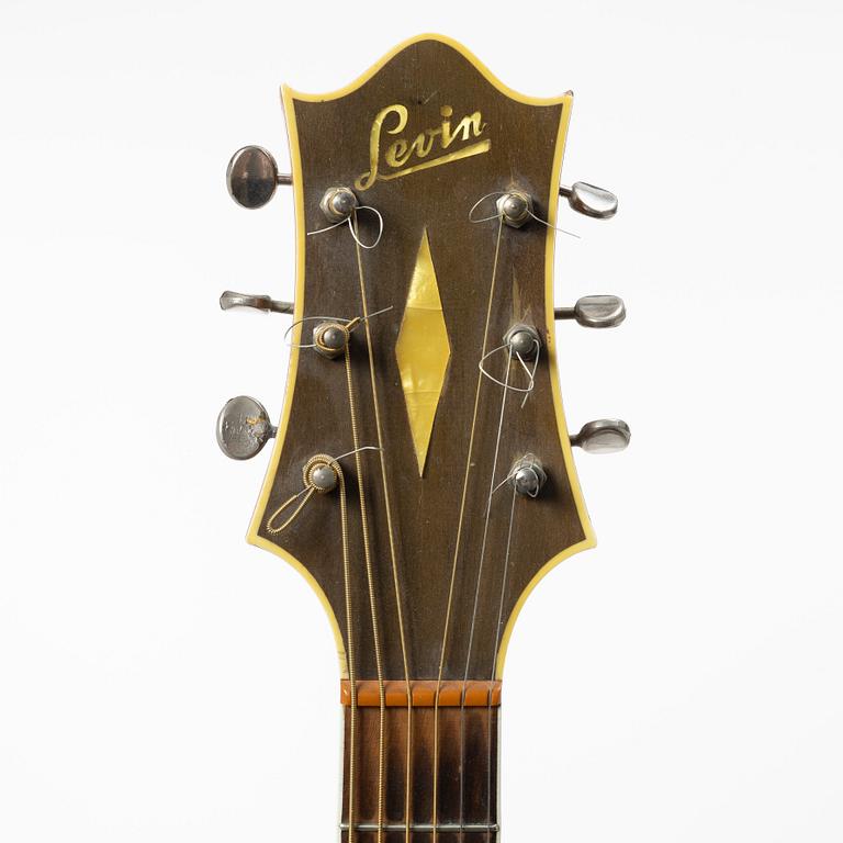 Herman Carlsson Levin, akustisk gitarr, "Modell 22", Sverige, 1945.