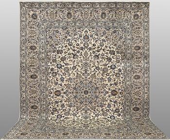 A Keshan carpet, approx. 350 x 245 cm.