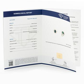 Ring platina med smaragdslipad smaragd och briljantslipade diamanter, medföljande report GCS.