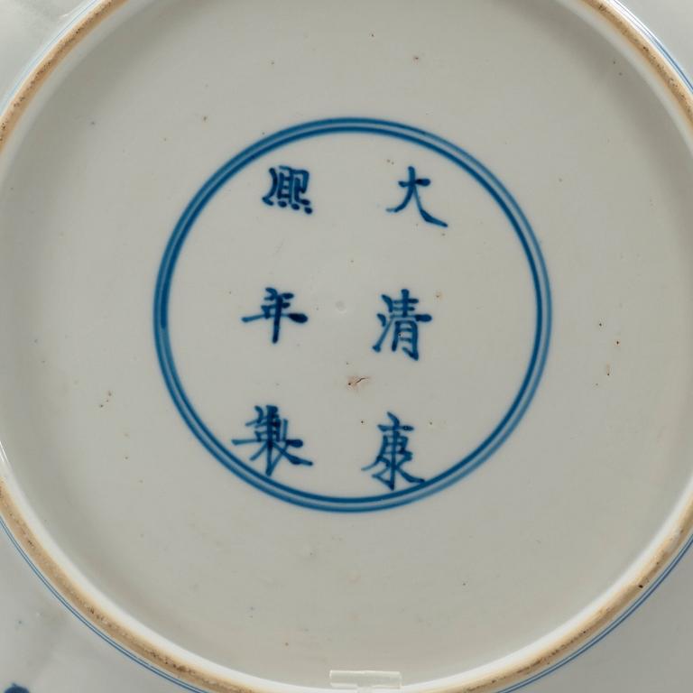 A pair of blue and white dishes, Qing dynasty, with Kangxi six character mark and period (1662-1722).