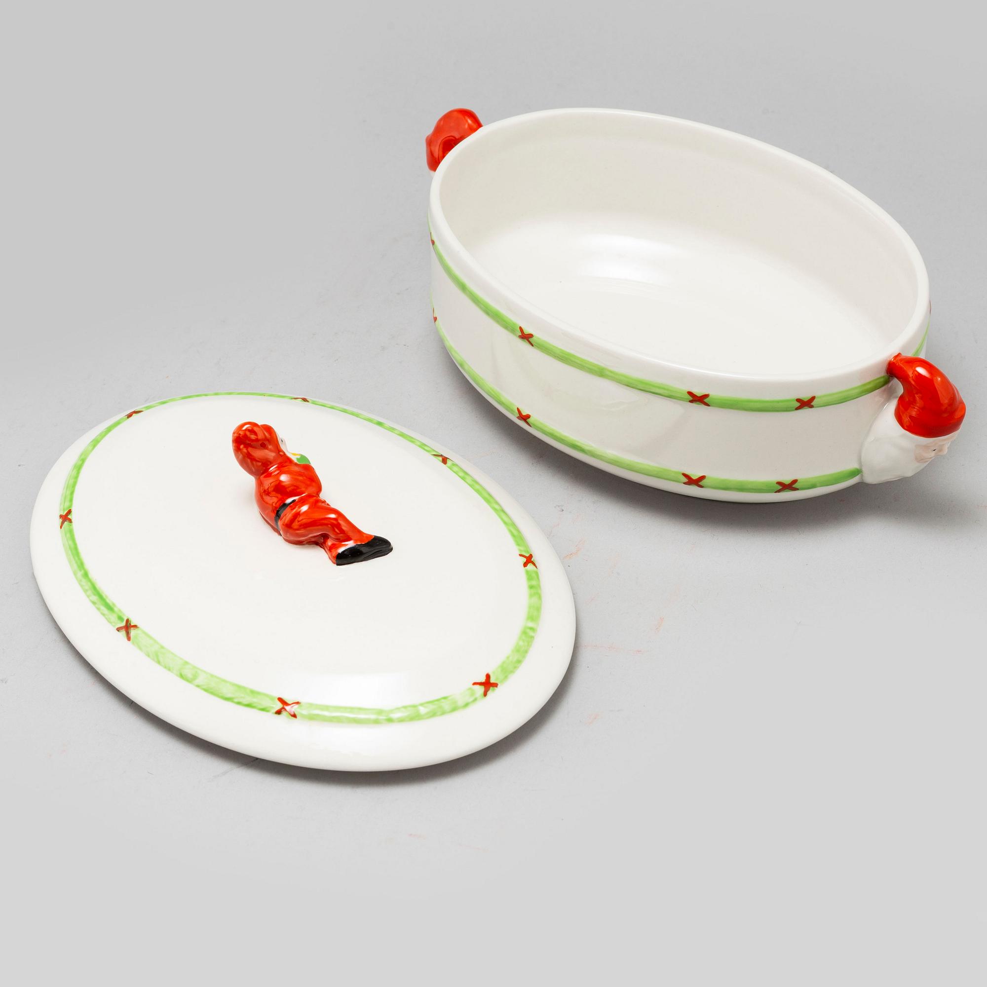 A Swedish Christmas porcelain dinner service "God Jul", 19-pieces, Gustavsberg.