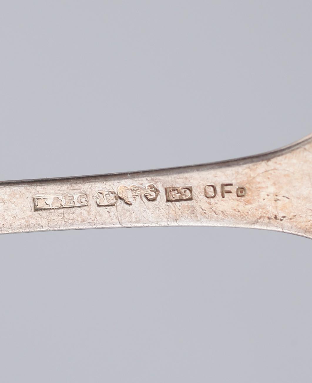 SAMESKEDAR, 12 st samt SOCKERTÄNGER, 2 st, silver, 1900-talets andra hälft. Vikt ca 192 g.