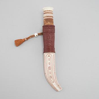 A knife by Anders Sunna, signed.