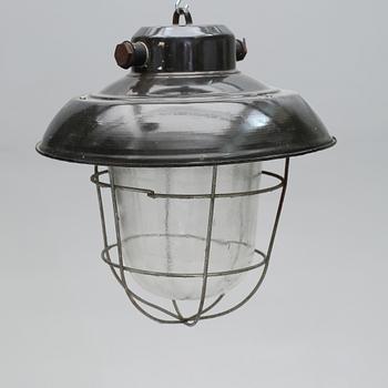 INDUSTRILAMPOR, ett par, 1900-talets andra hälft, höjd ca 37 cm.