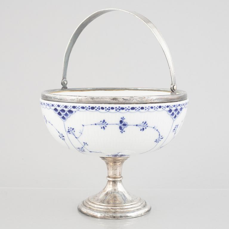 A 'Blue Fluted Half Lace' / 'Musselmalet' bowl with metal fittings, Royal Copenhagen, around 1900.