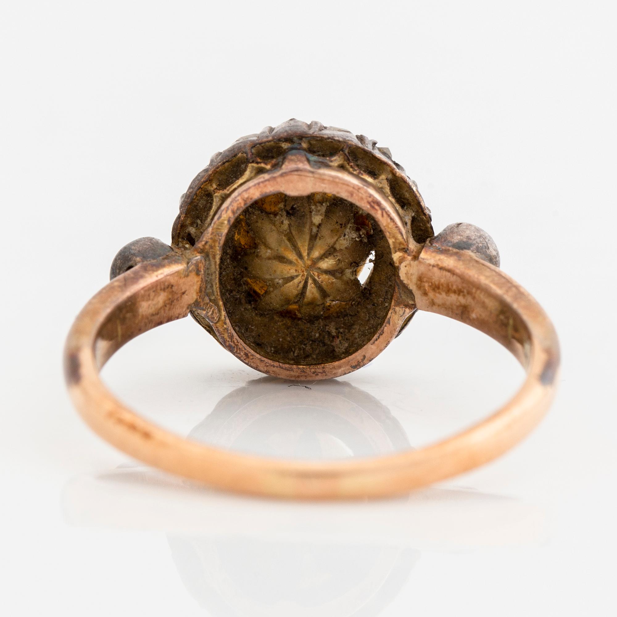 Pearl and rose cut diamond ring.