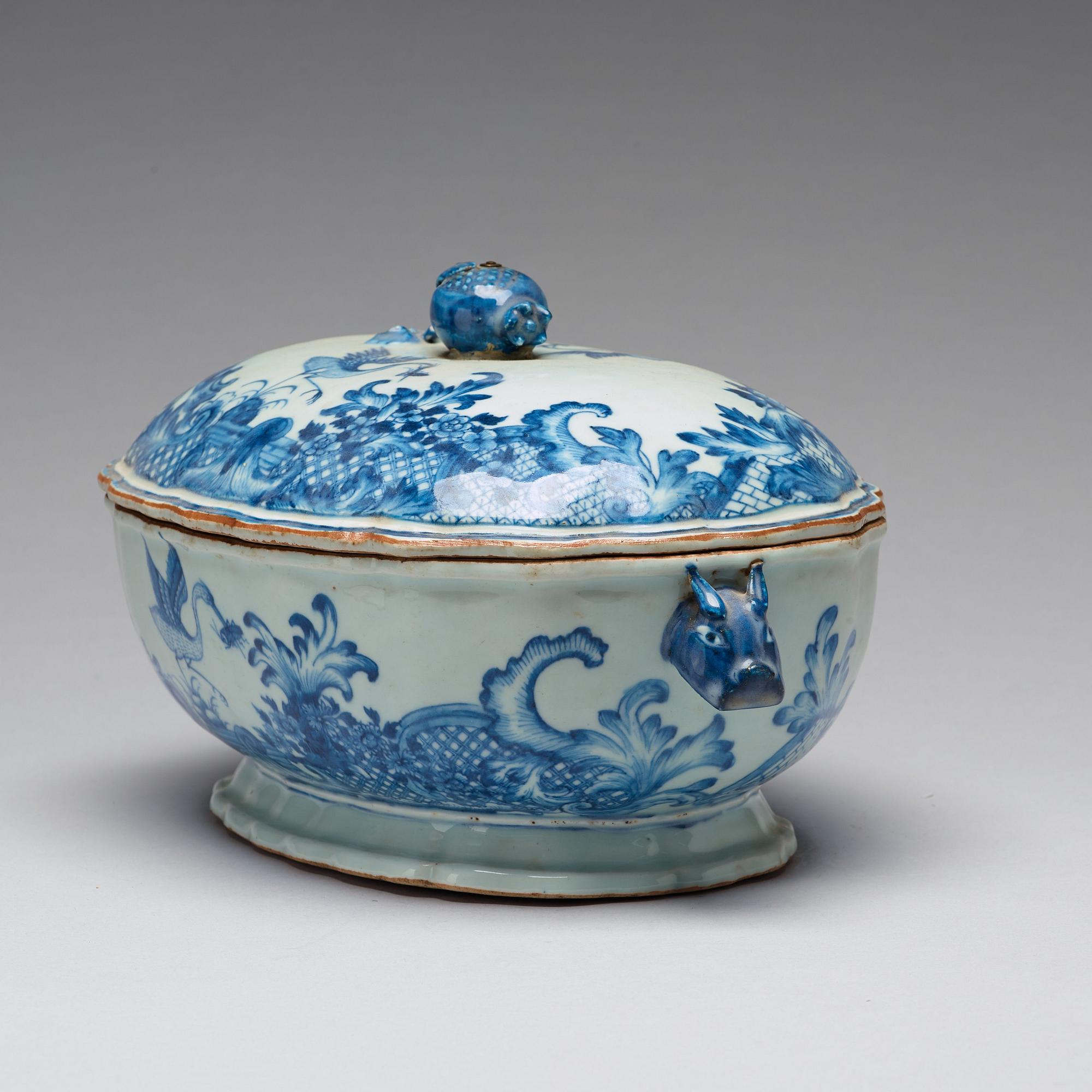A blue and white armorial tureen with cover, Qing dynasty, Qianlong (1736-95).