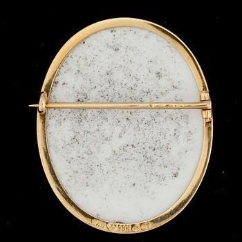 BROSCH, 18k guld, målning på porslin, W.A. Bolin, Stockholm 1920.