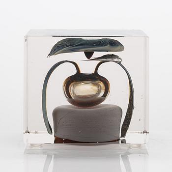 Oiva Toikka, An annual glass cube 1977, signed Oiva Toikka Nuutajärvi 1977 and numbered 498/2000.