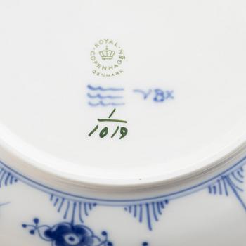 Royal Copenhagen, a 41-piece porcelain dinner service, 'Musselmalet Helblonde', Denmark.