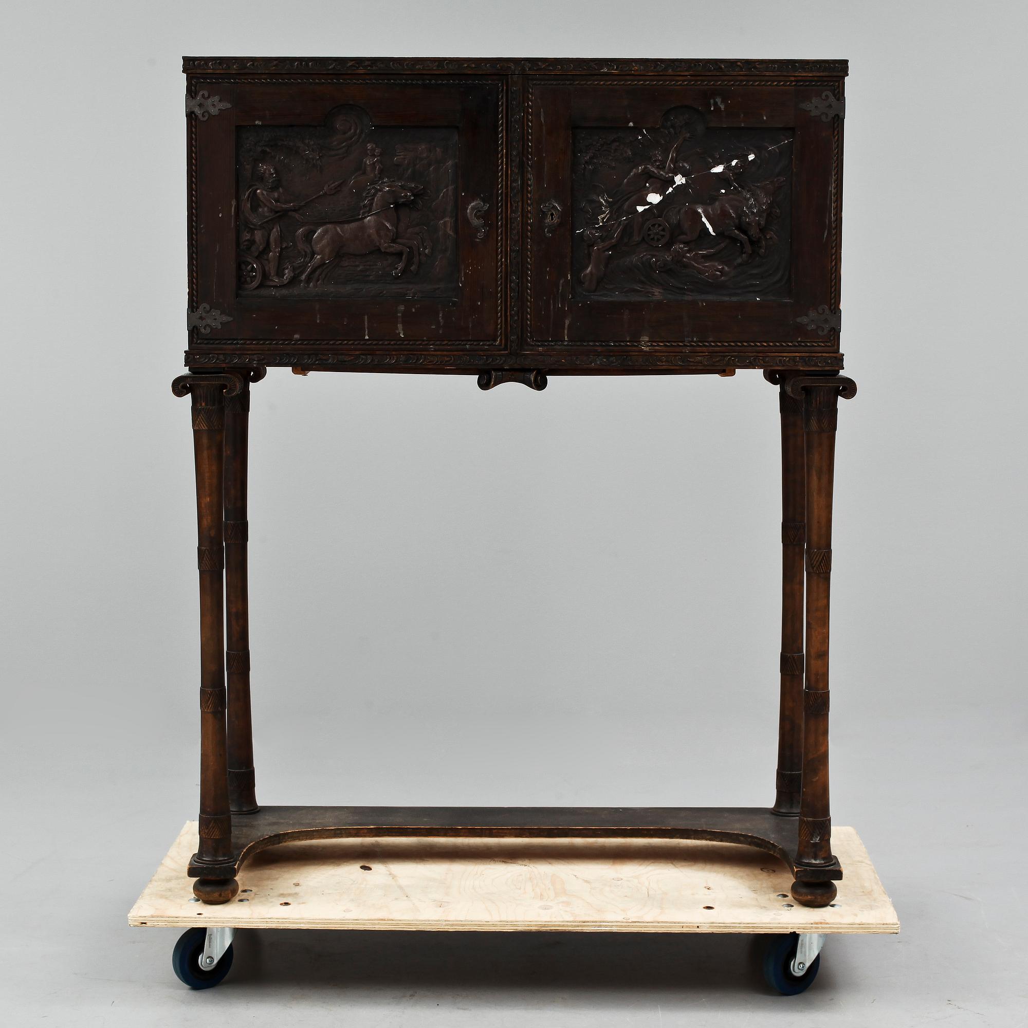 PRAKTSKÅP, Nordiska Kompaniet, 1920-tal.