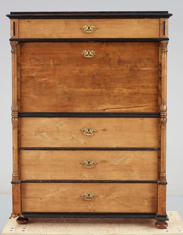 CHIFFONJÈ, nyrenässans, 1800-talets slut.