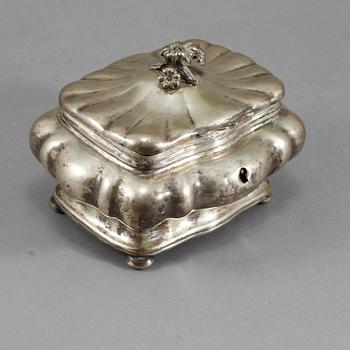 SOCKERSKRIN, silver, 1800-tal, otydliga stämplar, vikt 281 g.