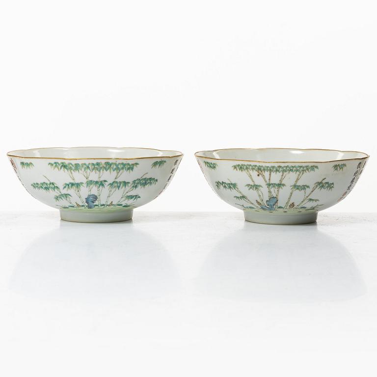 Skålar, två stycken, porslin. Sen Qingdynasti.