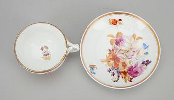 KOPP MED FAT, porslin, Popov, Ryssland 1800-talets första hälft.