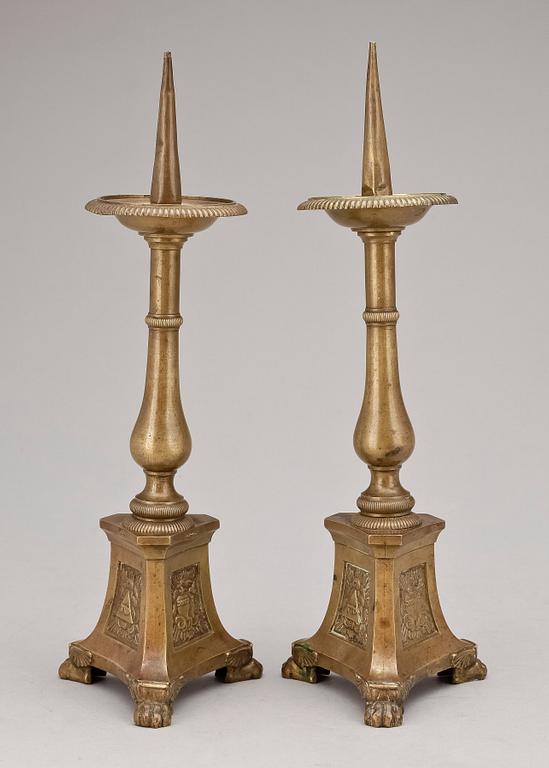 LJUSSTAKAR, ett par, mässing, barock, 1700-tal.