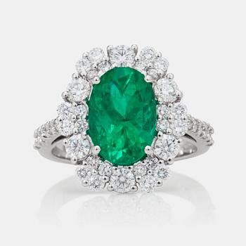1252. A 3.32ct Colombian emerald 'minor oil' and brilliant-cut diamond ring.