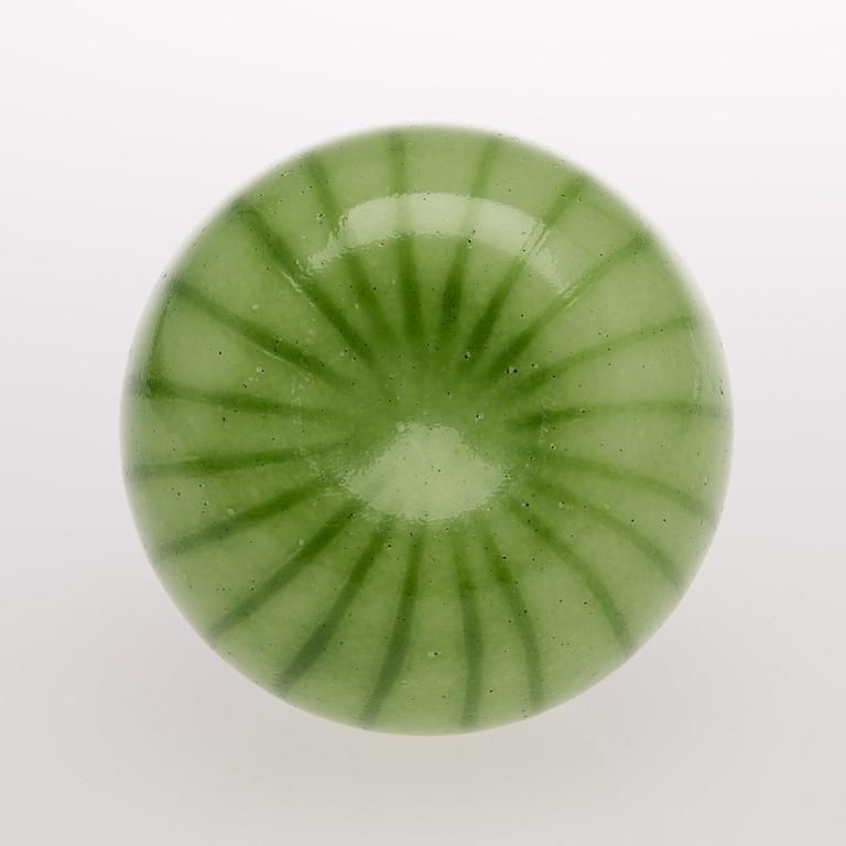 A glass sculpture by Oiva Toikka. Onion. Signed Oiva Toikka, Nuutajärvi Notsjö, 237/1000. Designed in 1991.