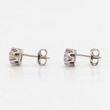 Örhängen, 14K vitguld, med briljantslipade diamanter tot. ca 1.00 ct. Mikko Laine, Åbo.