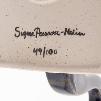 Signe Persson-Melin, tekanna, stengods, "Kinesen", Porslinsfabriken i Lidköping, numrerad 49/100.