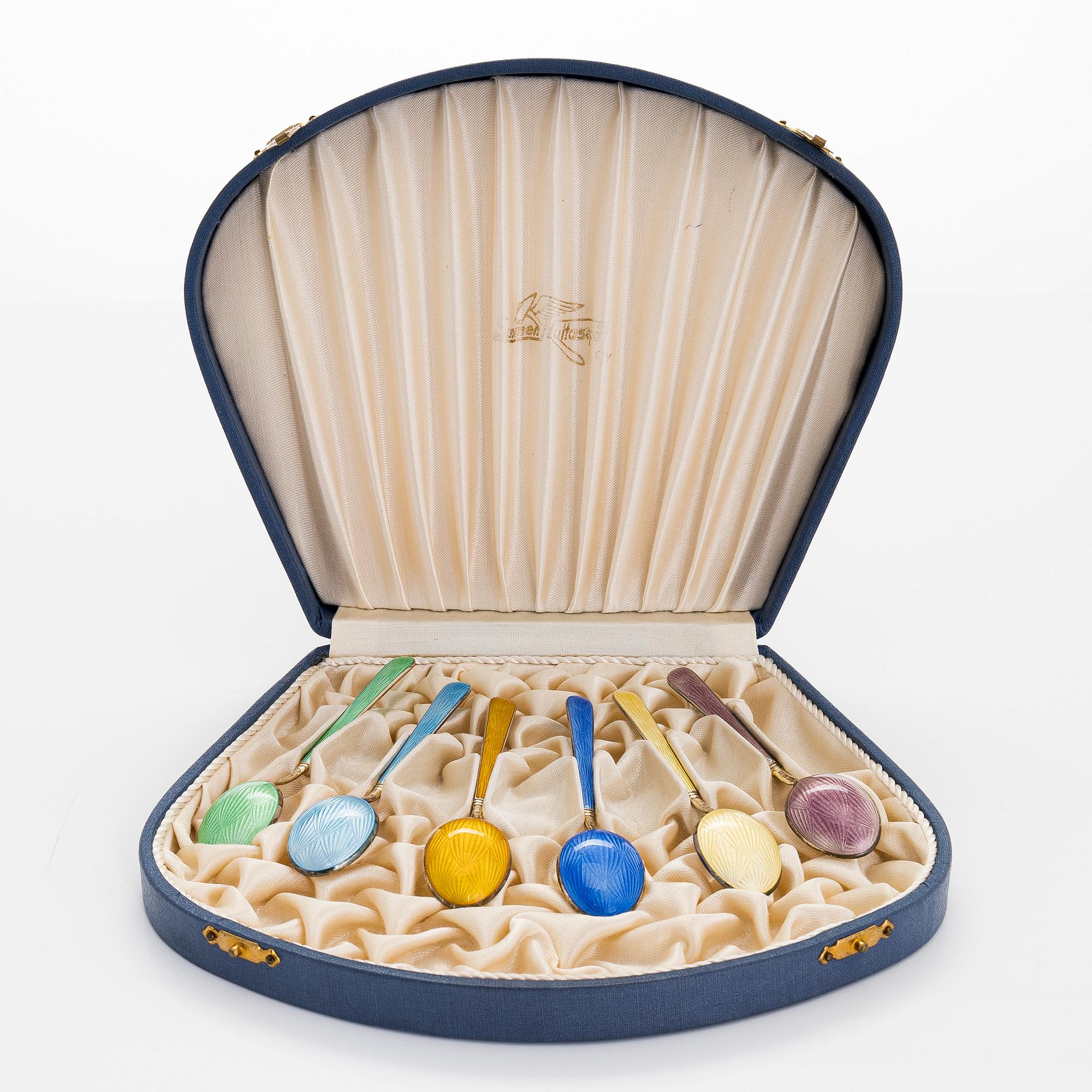 Tillander, mockaskedar, 6 st, emalj och förgyllt silver, Helsingfors 1957, i originalask.