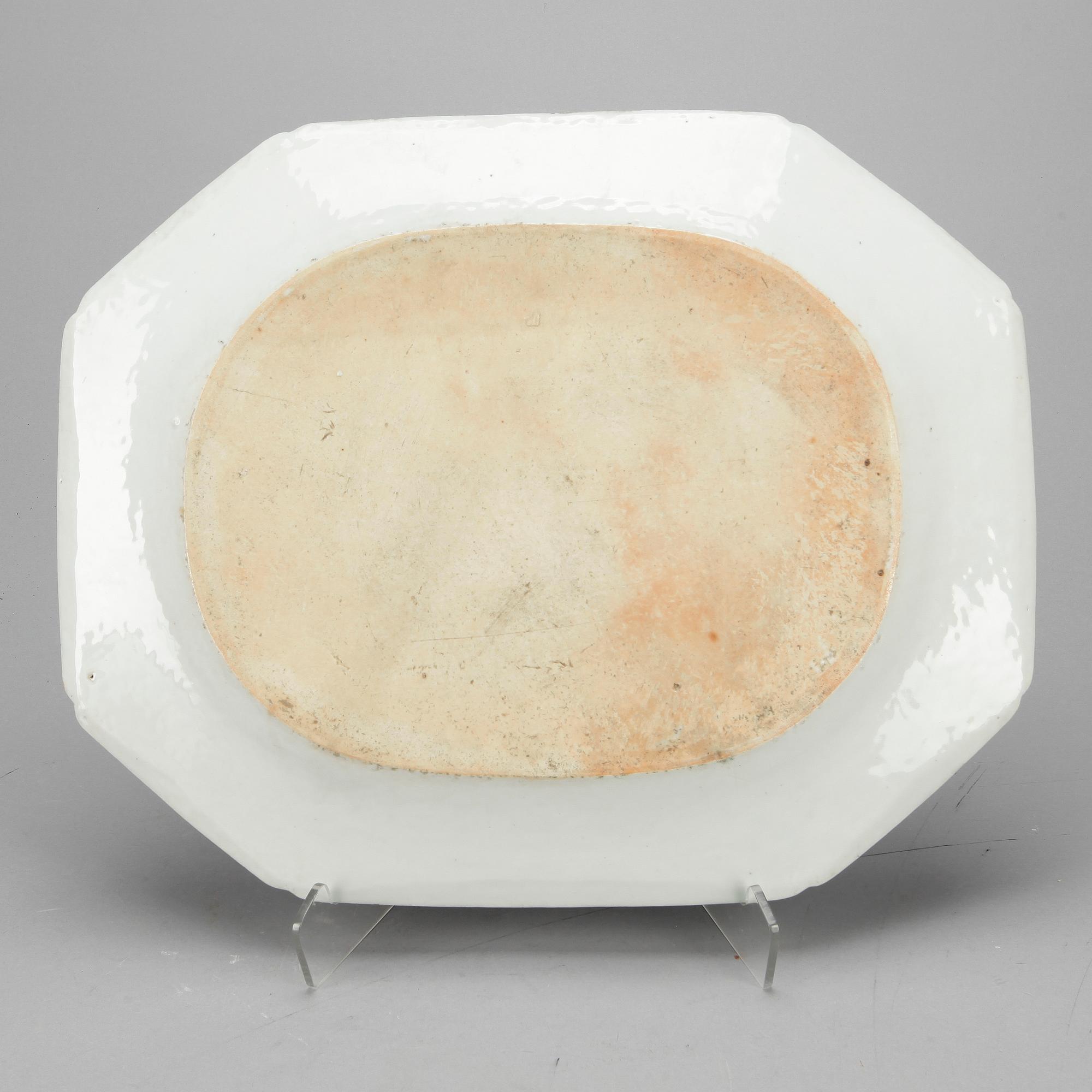 STEKFAT, porslin, Kina, Qianlong, (1736-95).