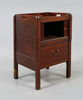 SIDOBORD, engelsk stil, 1900-talets första hälft.